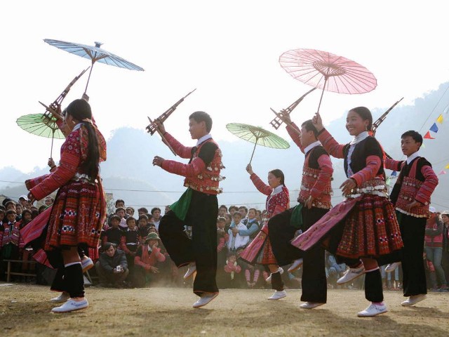 Điệu múa của dân tộc Mông trong ngày “tết Độc lập”