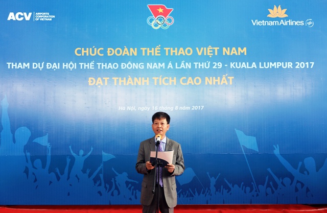 Ông Trịnh Ngọc Thành – Phó Tổng giám đốc Vietnam Airlines phát biểu tại Lễ tiễn đoàn