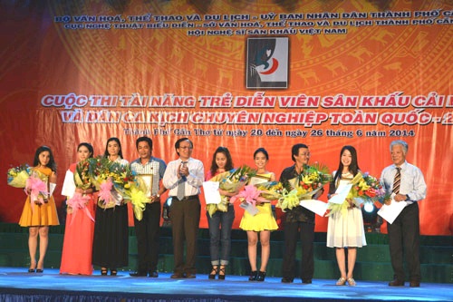 Các nghệ sỹ trẻ trong lễ trao giải 2014
