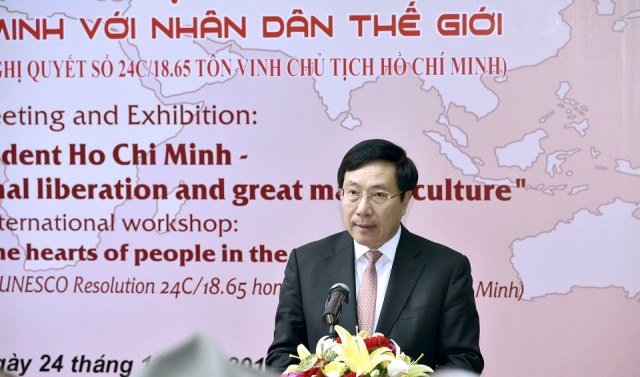 Phó Thủ tướng Phạm Bình Minh phát biểu tại Lễ mít ting (Ảnh Thế giới Việt Nam)