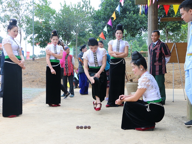 Trò chơi tó mák lẹ của người Thái tại Làng Văn hoá - Du lịch các dân tộc Việt Nam