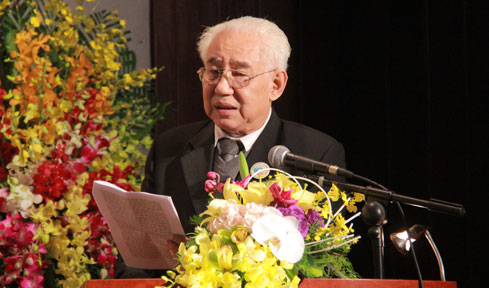 Chủ tịch Hội Mỹ thuật Việt Nam Nguyễn Khánh Chương tổng kết lại quá trình xây dựng và phát triển của Hội