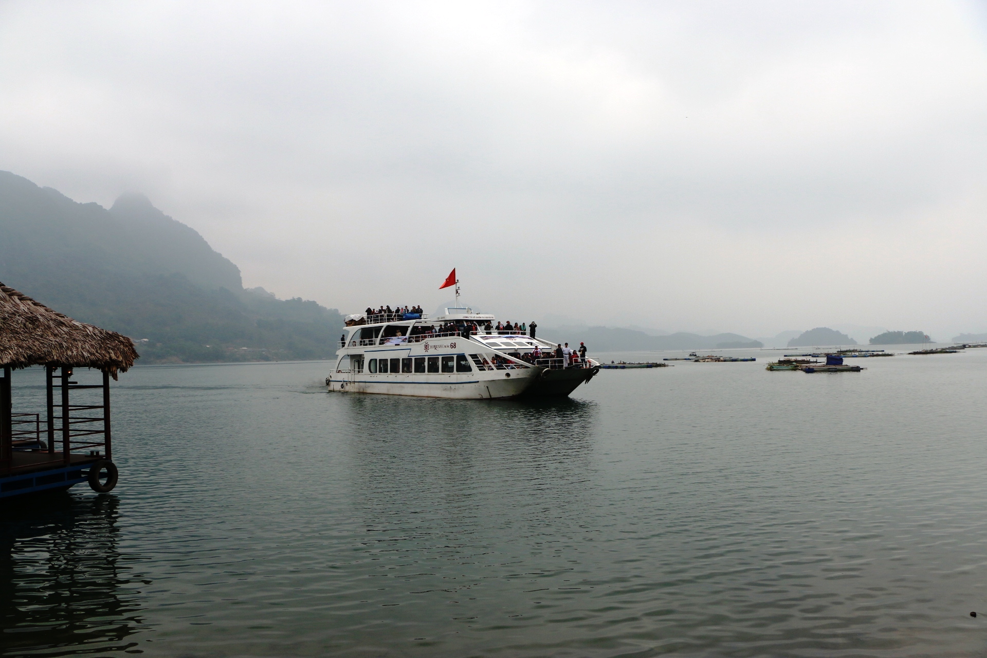 Tour du lịch tâm linh và trải nghiệm du thuyền hồ Hòa Bình đầu tiên với chủ đề Chào năm mới 2018.
