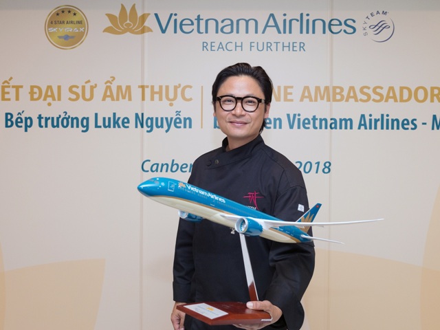 Luke Nguyen chính thức trở thành Đại sứ Ẩm thực Toàn cầu đầu tiên của Vietnam Airlines