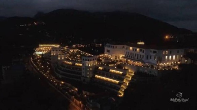 Toàn cảnh Silk Path Grand Resort & Spa Sapa về đêm