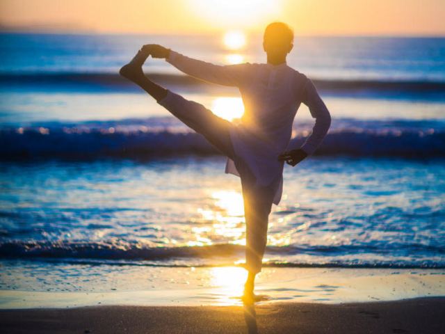 Huấn luyện viên yoga Umesh sẽ có những buổi hướng dẫn yoga 60 phút tại nhiều điểm trong khu nghỉ dưỡng.