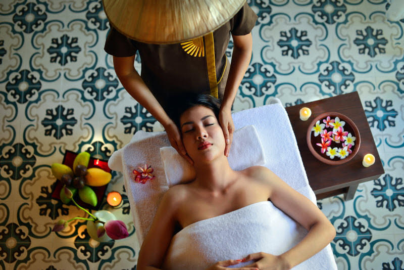 Liệu trình Sức khỏe mới mang đến nhiều liệu pháp trị liệu tại khu spa the Anam bao gồm massage, tẩy tế bào chết, ủ thảo dược toàn thân và chăm sóc da mặt.