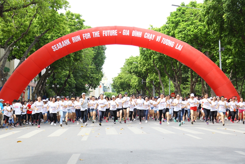 Hơn 1.500 vận động viên tham gia giải chạy “Gia đình chạy vì tương lai”