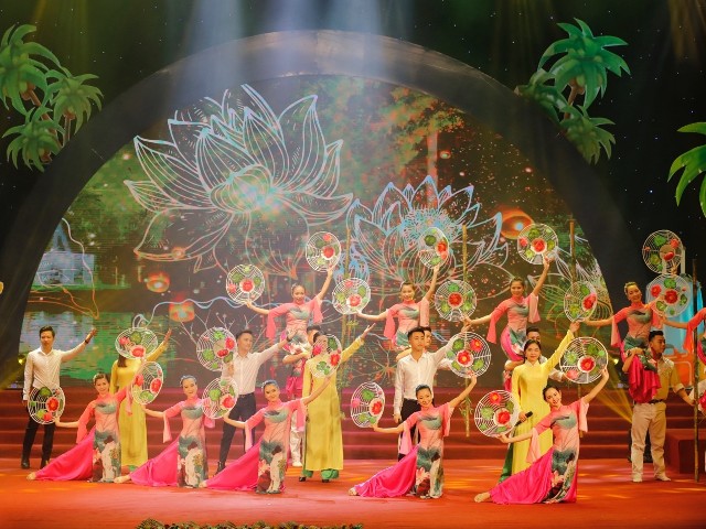 Một màn biểu diễn đầy màu sắc của Giải thưởng Du lịch Việt Nam năm 2018