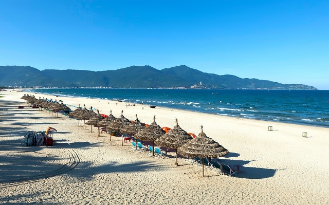 Đến Mỹ Khê ngắm vẻ hoang sơ quyến rũ của bãi biển đẹp nhất Việt Nam
