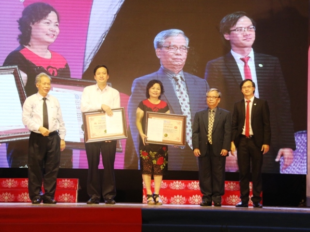 UBND huyện Việt Yên và bà Nguyễn Thị Thành Thực, Chủ tịch HĐQT Công ty cổ phần Bagico được vinh danh kỷ lục Việt Nam