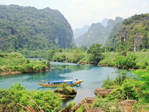 Sông chảy Quảng Bình