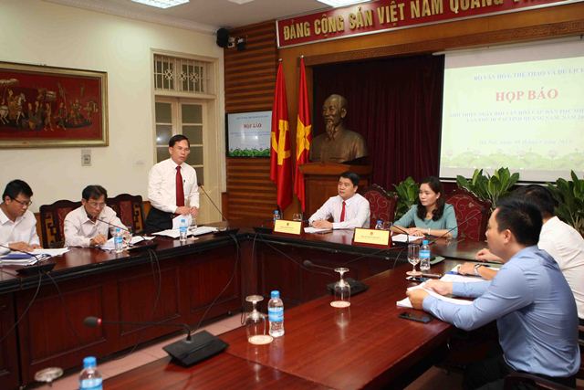 Thứ trưởng Bộ VHTTDL và đại diện lãnh đạo tỉnh Quảng Nam tại họp báo giới thiệu về sự kiện 