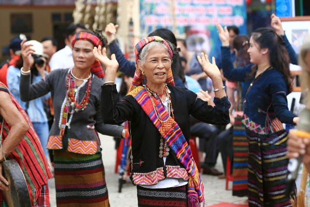 Làn điệu múa cổ của dân tộc Bru - Vân Kiều, tỉnh Quảng Bình
