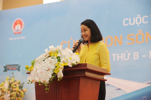 Bà Ngô Thị Thu Hiền - Phó Giám đốc Chi nhánh Vietnam Airlines tại Khu vực miền Nam phát biểu tại sự kiện