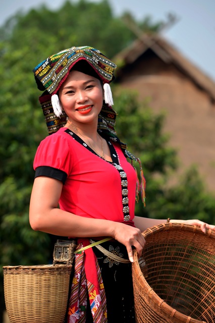 Nét đẹp của phụ nữ Thái còn thể hiện ở sự giao hòa với thiên nhiên