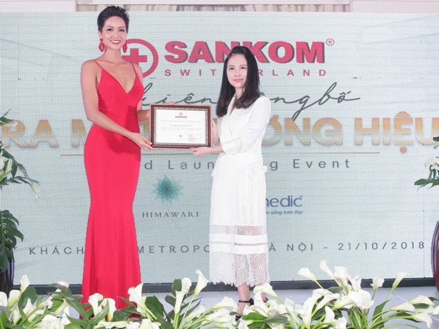 Sankom, thương hiệu thời trang thể thao nổi tiếng của Thụy Sĩ - Sankom chính thức ra mặt bộ sưu tập mới tại Hà Nội.
            