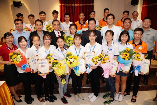 Khởi xướng từ năm 2011đến nay,Quỹ học bổng “Đồng hành cùng tài năng Việt” đã trở thành người bạn đồng hành của các sinh viên nghèo, vượt khó học giỏi trên khắp cả nước.