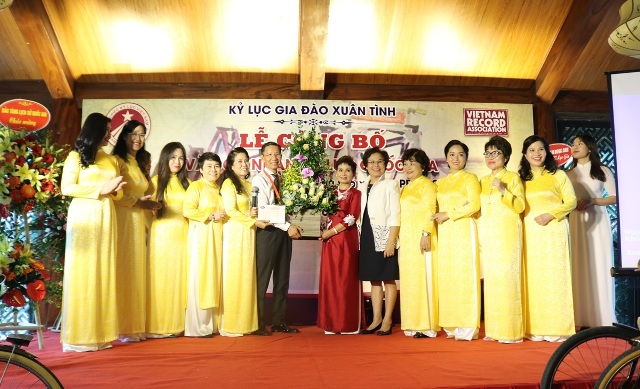 CLB doanh nhân nữ Việt Nam chúc mừng Kỷ lục gia Đào Xuân Tình.