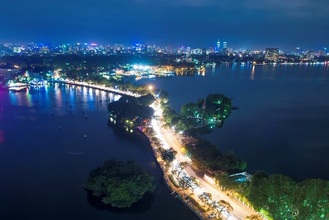 Tổng số khách du lịch đến Hà Nội năm 2018 là 26,92 triệu lượt khách tăng 13% so với năm 2017                                                                          