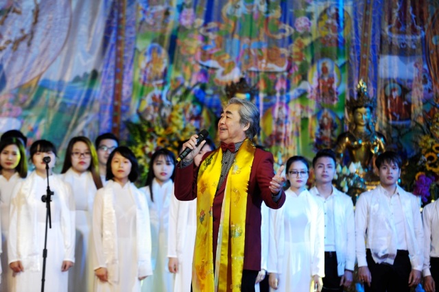 NSND Quang Thọ, NSUT Thanh Lam,  nghệ sĩ kèn saxophone Trần Mạnh Tuấn trong đêm nhạc “Tây Thiên Ca” 2017