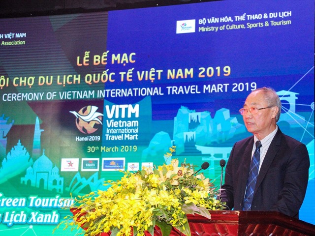 Phó Chủ tịch thường trực Hiệp hội Du lịch Việt Nam Vũ Thế Bình phát biểu tại buổi lễ