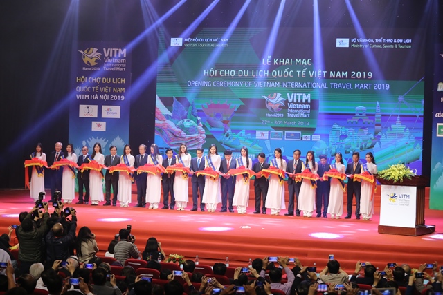 Các đại biểu cắt băng khai mạc Hội chợ Du lịch quốc tế Hà Nội-VITM 2019     