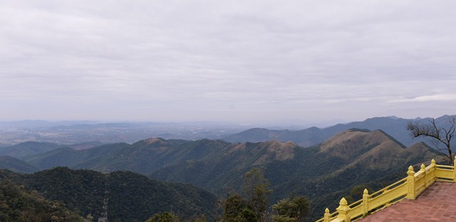 Khung cảnh tuyệt đẹp trước chùa Ngọa Vân