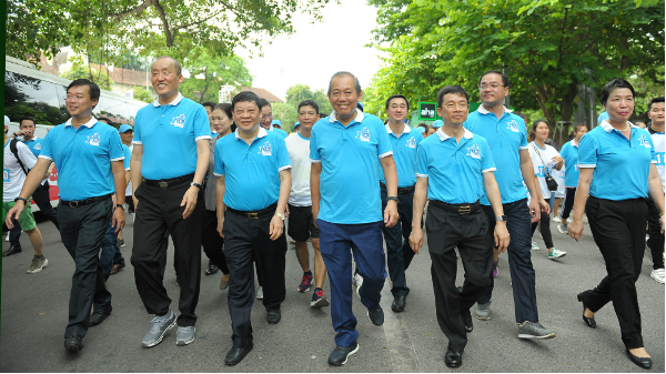 Phó Thủ tướng Thường trực Trương Hòa Bình cùng hàng nghìn thầy thuốc trẻ 
