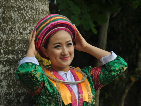 Chiếc khăn xếp của phụ nữ Mông trắng tỉnh Hà Giang