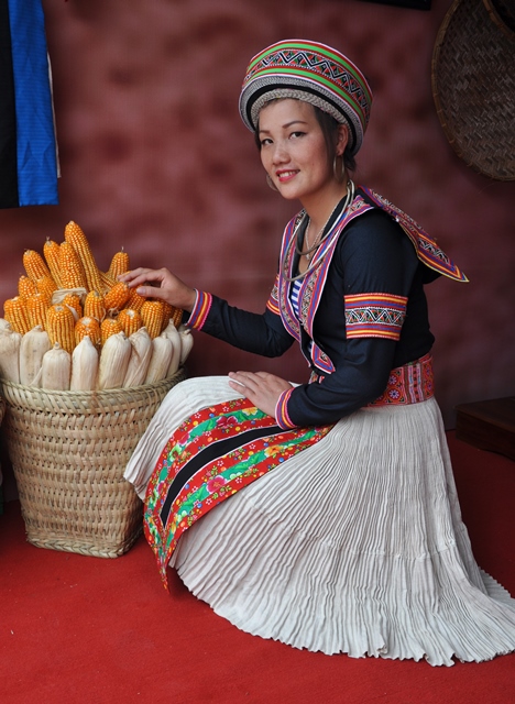 Trang phục dân tộc Mông trắng tỉnh Tuyên Quang