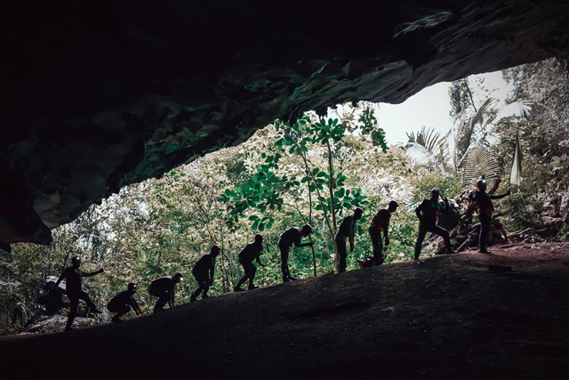 Thám hiểm hang động Tú Làn