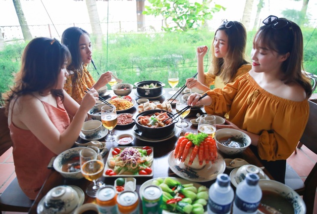 Bữa trưa tại nhà hàng Hương Biển – FLC Sầm Sơn