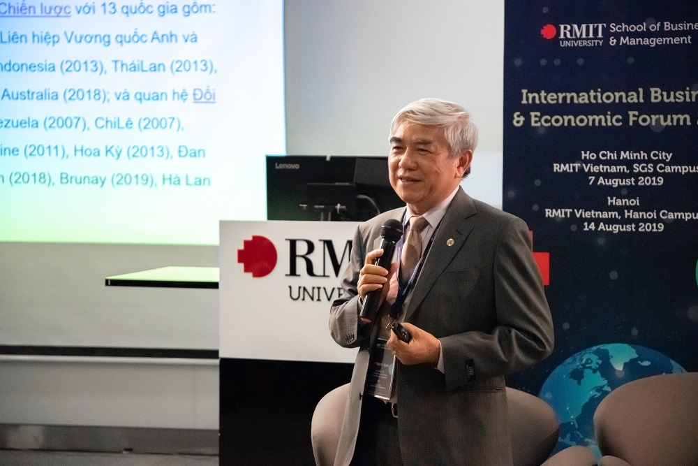 Tiến sĩ Nguyễn Quân (cựu Bộ trưởng Bộ Khoa học và Công nghệ) chia sẻ tại diễn đàn 