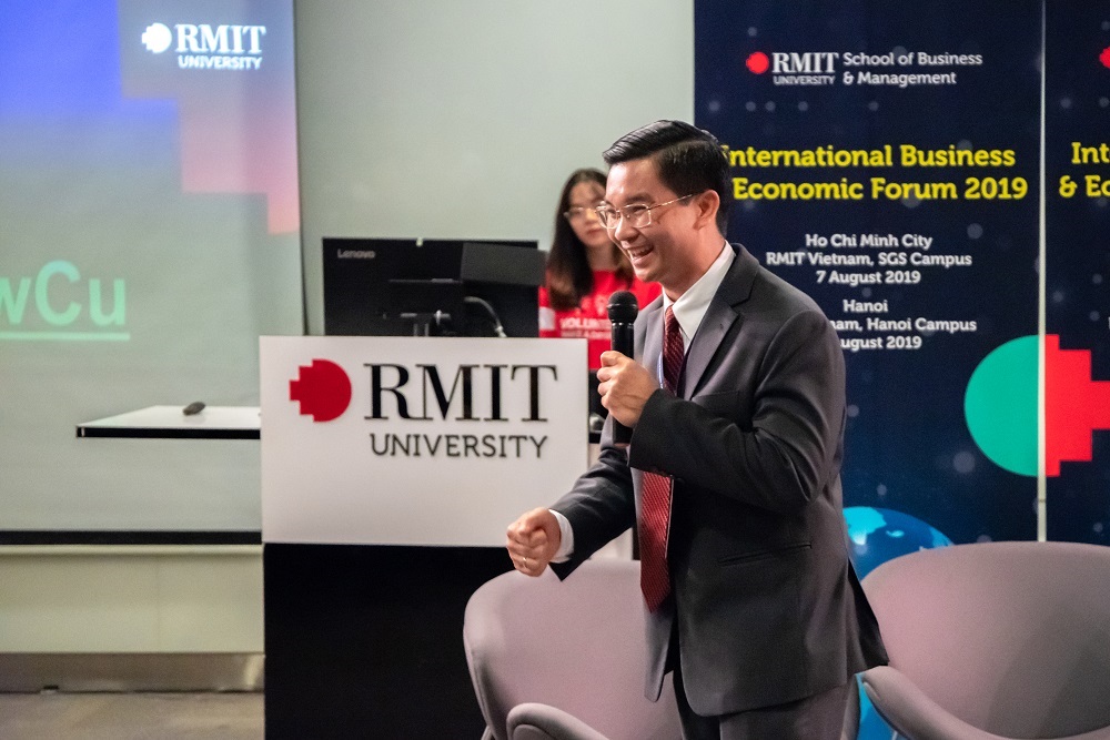 Tiến sĩ Nguyễn Quang Trung - giảng viên cấp cao và Chủ nhiệm bộ môn Kinh doanh Quốc tế của Khoa Kinh doanh và Quản trị  Đại học RMIT 