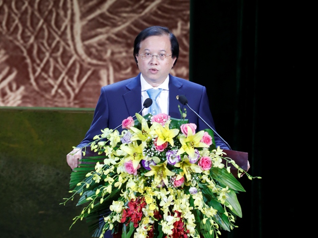 Thứ trưởng Bộ Văn hóa, Thể thao và Du lịch Tạ Quang Đông phát biểu khai mạc Liên hoan