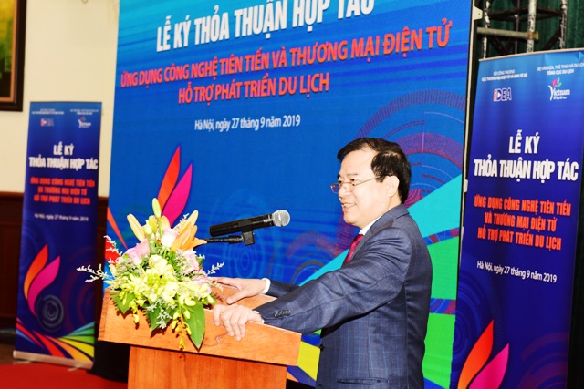 Phó Tổng cục trưởng Tổng cục Du lịch Hà Văn Siêu phát biểu tại lễ ký kết