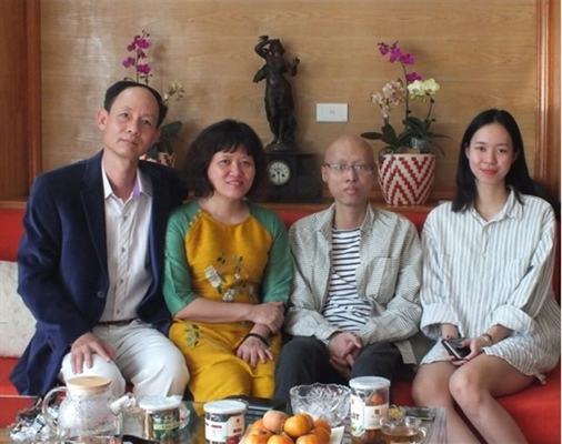Tác giả Nguyễn Xuân Minh và gia đình