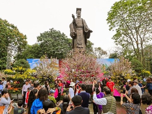 Lễ hội hoa anh đào Nhật Bản - Hà Nội năm 2019 đã thu hút đông đảo du khách trong nước và quốc tế