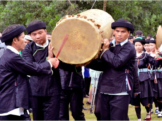 Lễ hội múa trống của người Giáy chỉ được tổ chức một lần duy nhất trong năm trong những thời khắc đầu tiên của năm mới