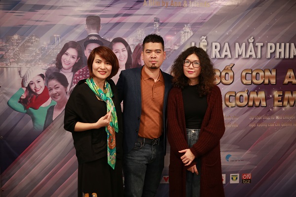 Từ trái qua phải: Quản lý dự án phim Nguyễn Thân Tình, Giám đốc Marketing Tập đoàn Sunhouse Lê Tùng và Đạo diễn Ann NT