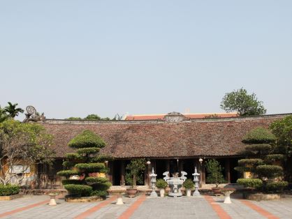 Toàn cảnh ngôi chùa Thái Lạc nhìn từ bên ngoài          