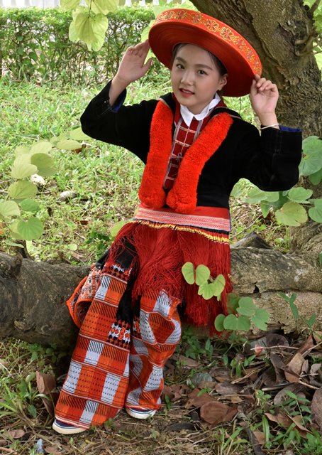 Trang phục thiếu nữ dân tộc Dao đỏ