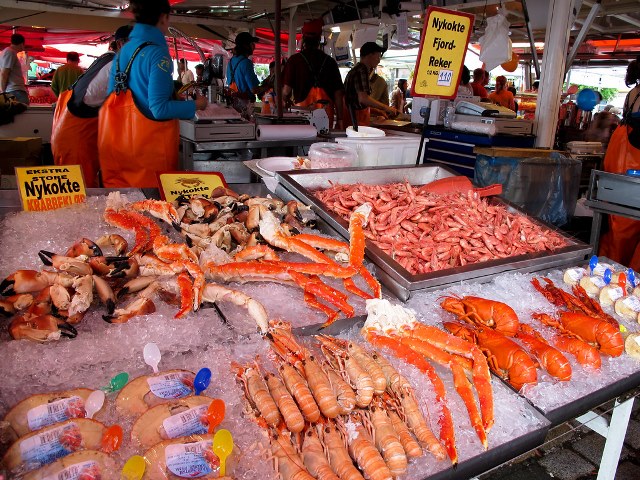 Khu chợ cá hấp dẫn khách du lịch 