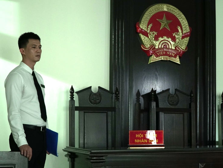 Diễn viên Hà Việt Dũng trong vai thẩm phán Cường