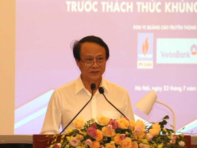 Ông Phạm Việt Dũng, Tổng biên tập Tạp chí điện tử Doanh nhân Việt Nam phát biểu tại Diễn đàn