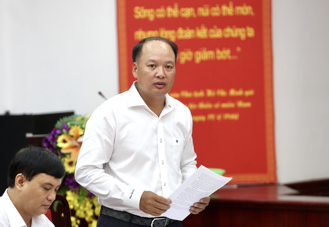 Phó trưởng ban phụ trách BQL Làng Văn hóa - Du lịch các dân tộc Việt Nam báo cáo tại buổi làm việc với Thứ trưởng