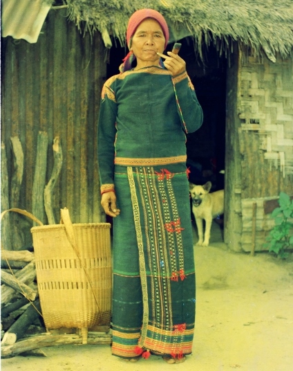 Trang phục nữ dân tộc M'nông Gar