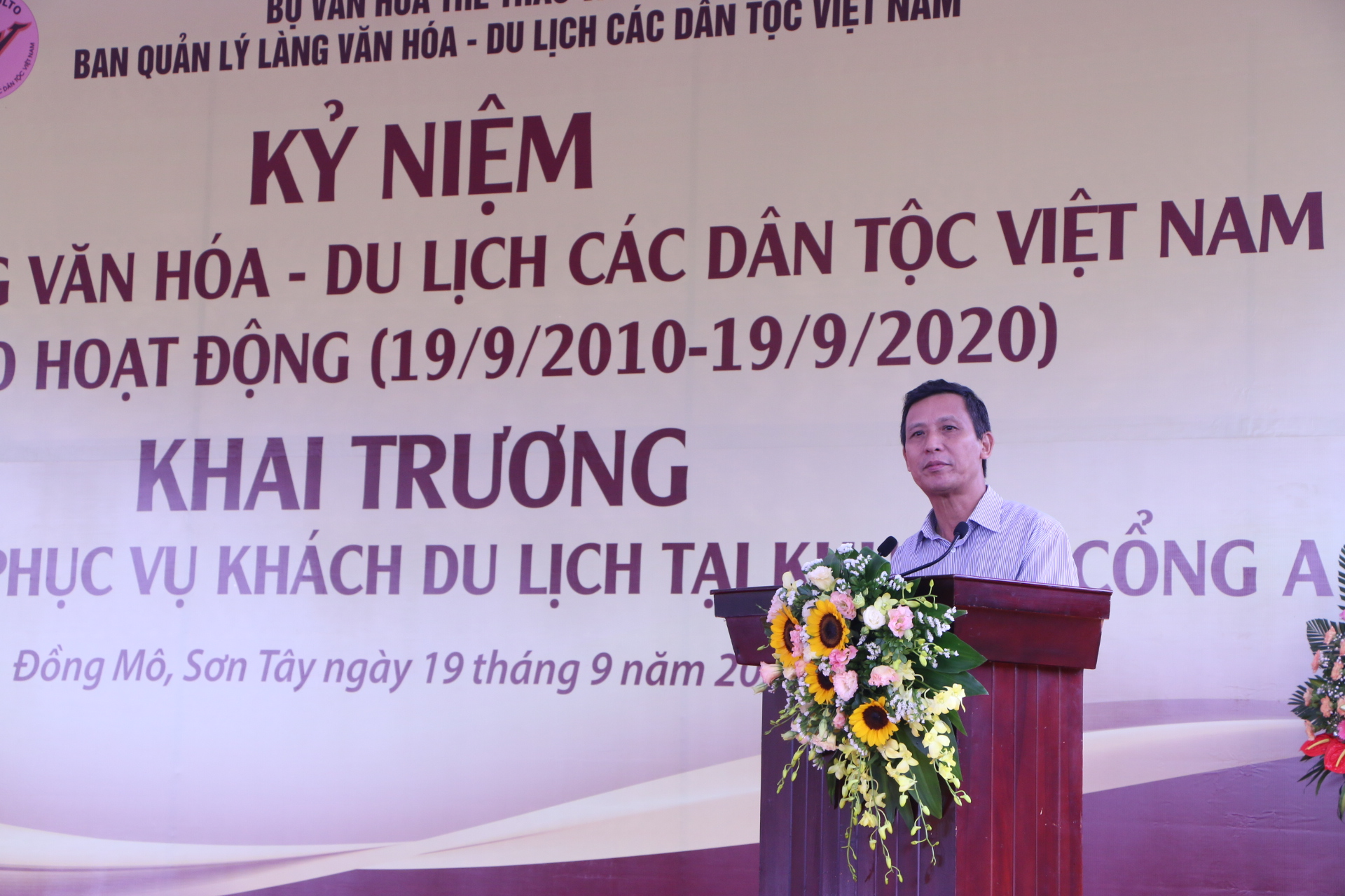 Ông Lâm Văn Khang, Nguyên Phó trưởng ban BQL Làng Văn hóa - Du lịch các dân tộc Việt Nam chia sẻ tại buổi lễ