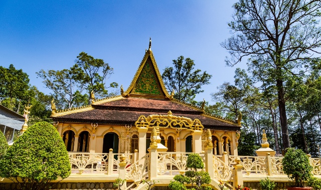 Chùa Âng được xây dựng theo phong cách kiến trúc chùa Khmer Nam bộ